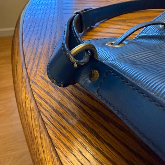 Louis Vuitton Blue Epi Noe GM - Picture 9 of 10